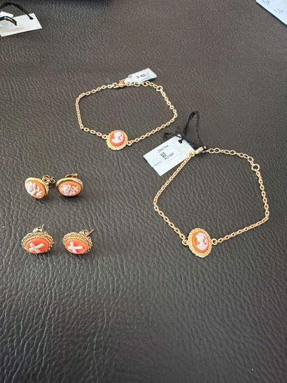 Lot de bijoux plaqués or et imitation de...
