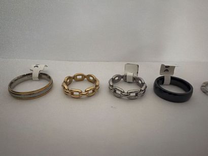 Lot de 7 bagues en acier, décors divers,...