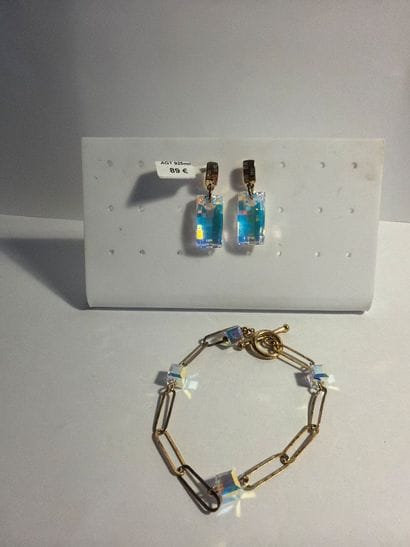 SPARK - Lot comprenant une paire de boucles...