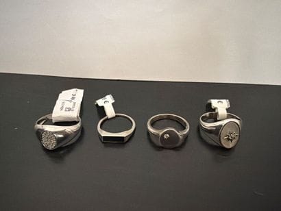 Lot de 4 chevalières en argent 925‰, certaines...