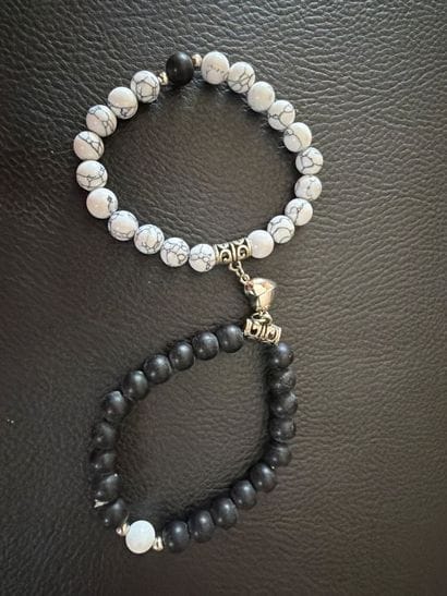 Duo de bracelets dits «bracelets d’amoureux»,...
