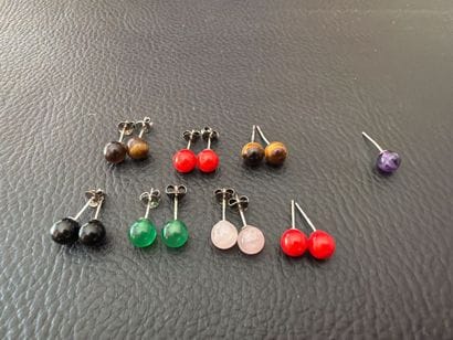 Lot de 7 paires de clous d’oreilles en pierre...