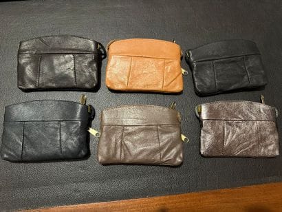 Lot de 6 porte-monnaies en cuir synthétique....