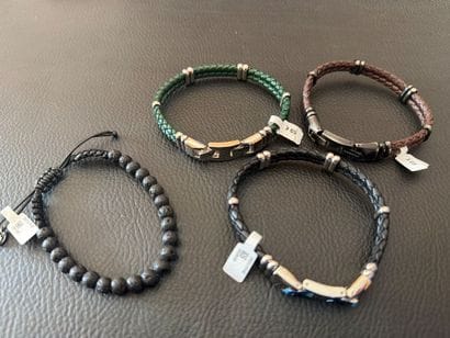 PHEBUS - Lot de 4 bracelets, trois en cuir...
