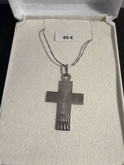 Chaîne en argent 925‰ avec pendentif formant...