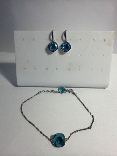 SPARK - Lot comprenant une paire de boucles...