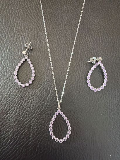 Chaîne en argent 925‰, pendentif piriforme...