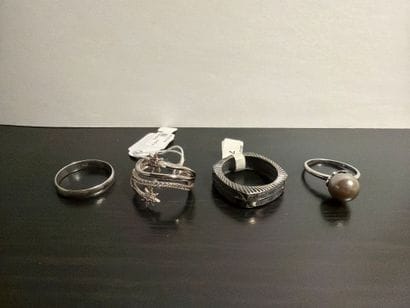 Lot de 4 bagues en argent 925‰ comprenant...