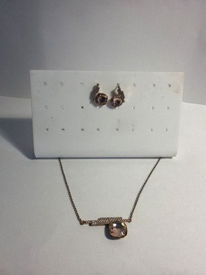 SPARK - Lot comprenant une paire de boucles...