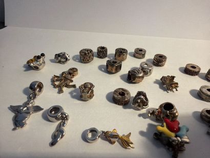 CHARMS - Lot de 23 perles pour bracelet en...