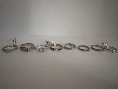 Lot de 8 bagues en argent 925‰, serties de...