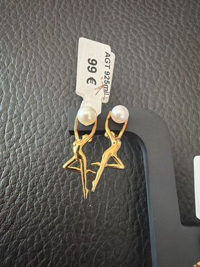 JOURDAN - Deux paires de boucles d’oreilles...