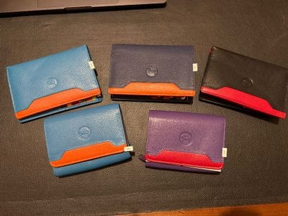 GZ - Lot de 5 portefeuilles en cuir de couleur....
