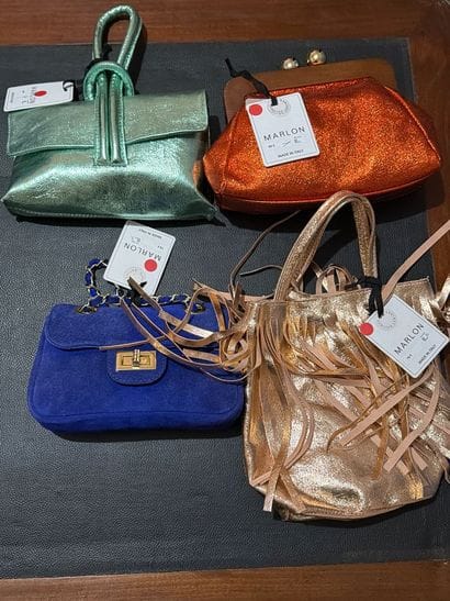 MARLON - Lot de 4 sacs à main colorés. État...