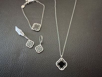 CHARLES GARNIER - Lot de bijoux en argent...
