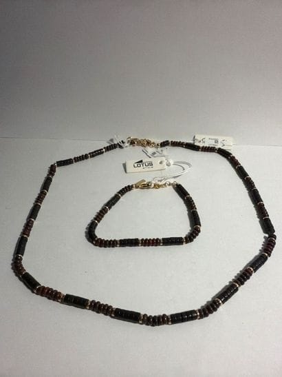 LOTUS - Lot comprenant un collier et un bracelet...
