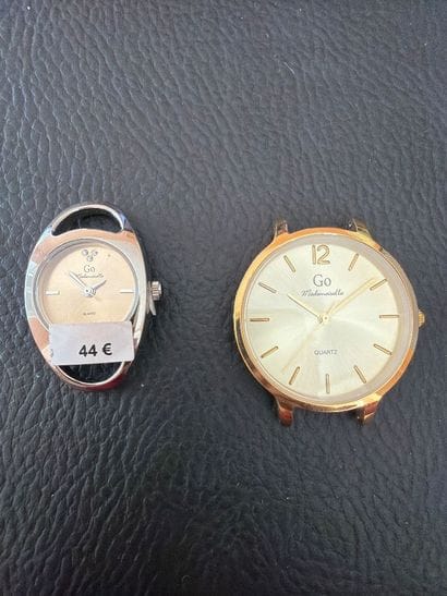GO MADEMOISELLE - Deux boîtiers de montre...