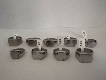 Lot de 9 chevalières en acier, modèles et...