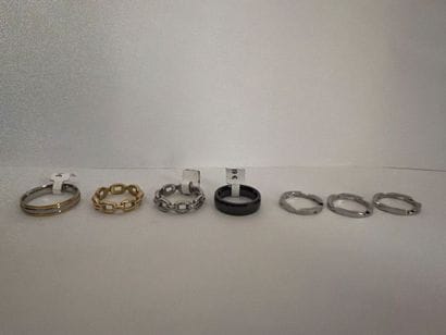 Lot de 7 bagues en acier, décors divers,...