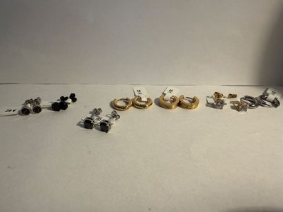 Lot de boucles d’oreilles LOTUS et PHEBUS,...