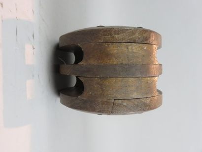 Ensemble de deux poulies à un réa pour l'une...