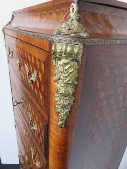 Secrétaire de dame à marqueterie de cubes...