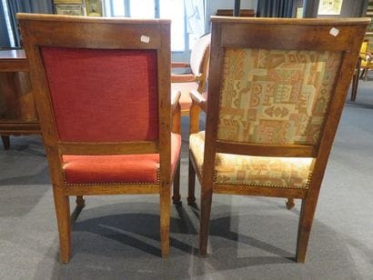 Paire de fauteuils en merisier, accotoirs...