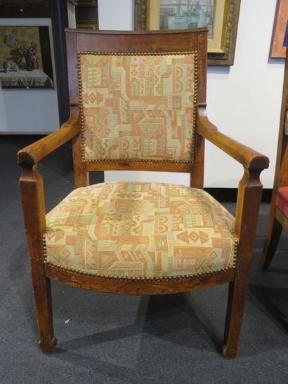 Paire de fauteuils en merisier, accotoirs...