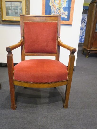 Paire de fauteuils en merisier, accotoirs...