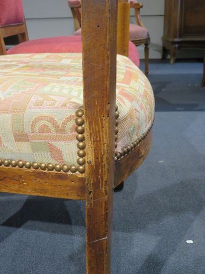 Paire de fauteuils en merisier, accotoirs...