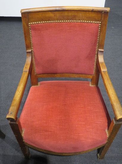 Paire de fauteuils en merisier, accotoirs...