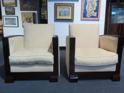 Paire de fauteuils à monture en hêtre teinté...