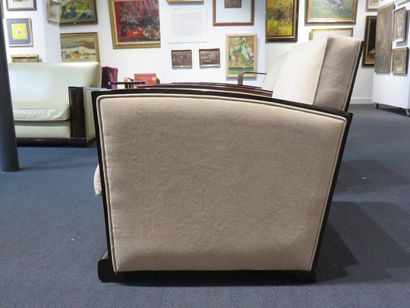Paire de fauteuils à monture en hêtre teinté...