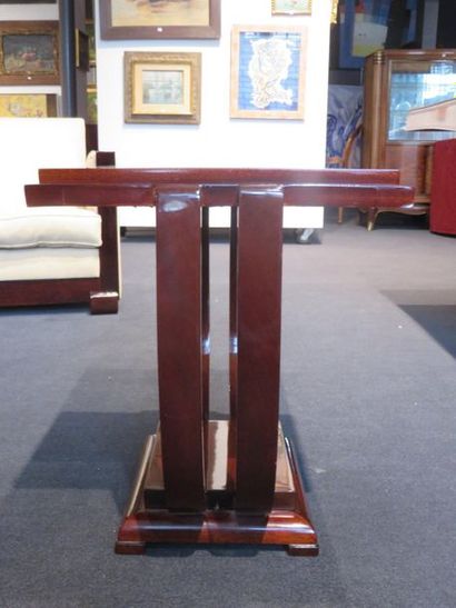 Table basse en placage de ronce de noyer...