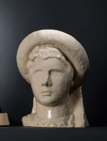 HB Quimper Jeune breton au chapeau Faïence...