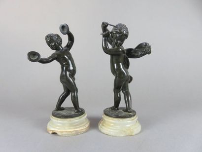 D'après CLODION Paire de putti musiciens...