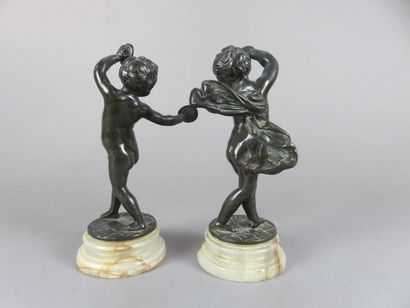 D'après CLODION Paire de putti musiciens...