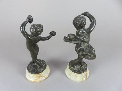 D'après CLODION Paire de putti musiciens...