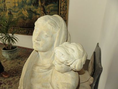 Vierge à l’Enfant en pierre, vêtue d’une...