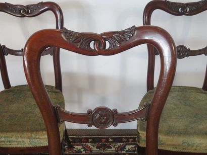 Suite de quatre chaises en acajou et placage...