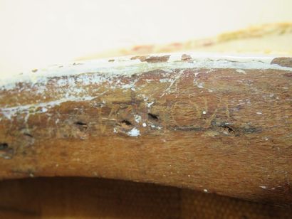 Bergère en bois laqué crème, dossier arrondi,...