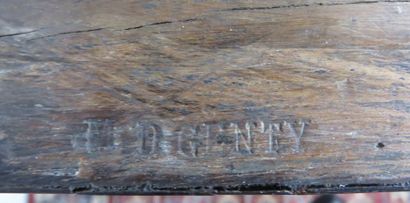 Commode en placage de bois de rose en frisage...