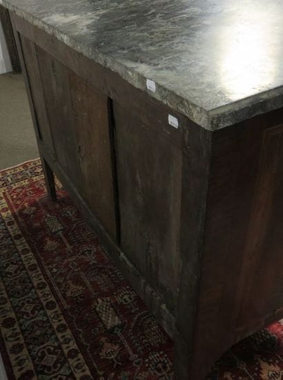 Commode en placage de bois de rose en frisage...