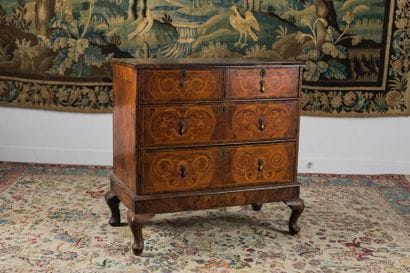 Commode en marqueterie dans des réserves...