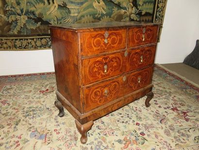 Commode en marqueterie dans des réserves...
