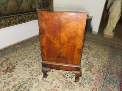 Commode en marqueterie dans des réserves...