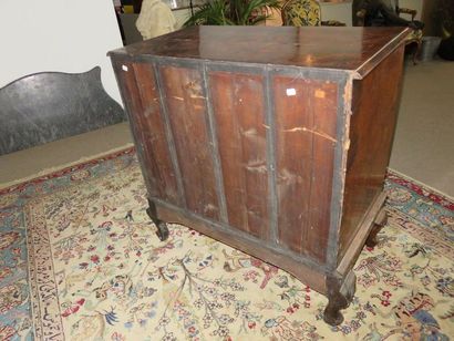 Commode en marqueterie dans des réserves...