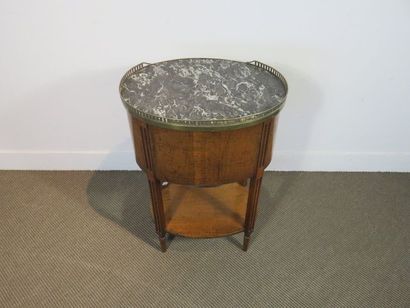 Petite table chiffonnière ovale en noyer...