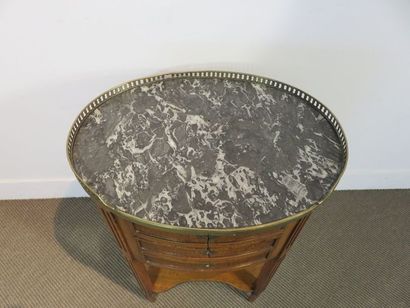 Petite table chiffonnière ovale en noyer...