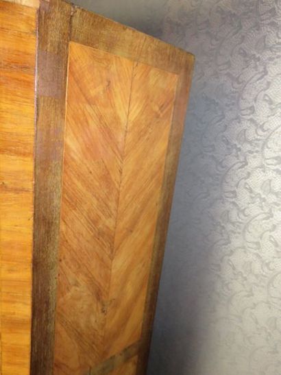 Secrétaire en placage de bois de rose, filets...